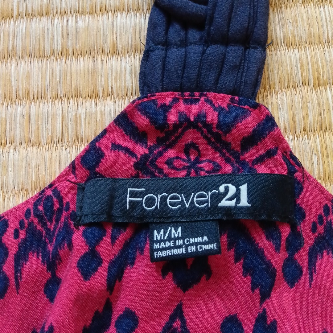 FOREVER 21(フォーエバートゥエンティーワン)のForever21 濃いピンク色キャミソールM レディースのトップス(キャミソール)の商品写真