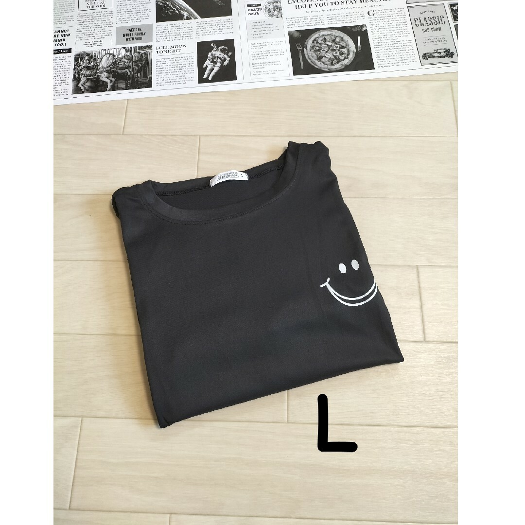 もあ様専用　スマイルＴシャツLサイズ　黒＆白 レディースのトップス(Tシャツ(半袖/袖なし))の商品写真