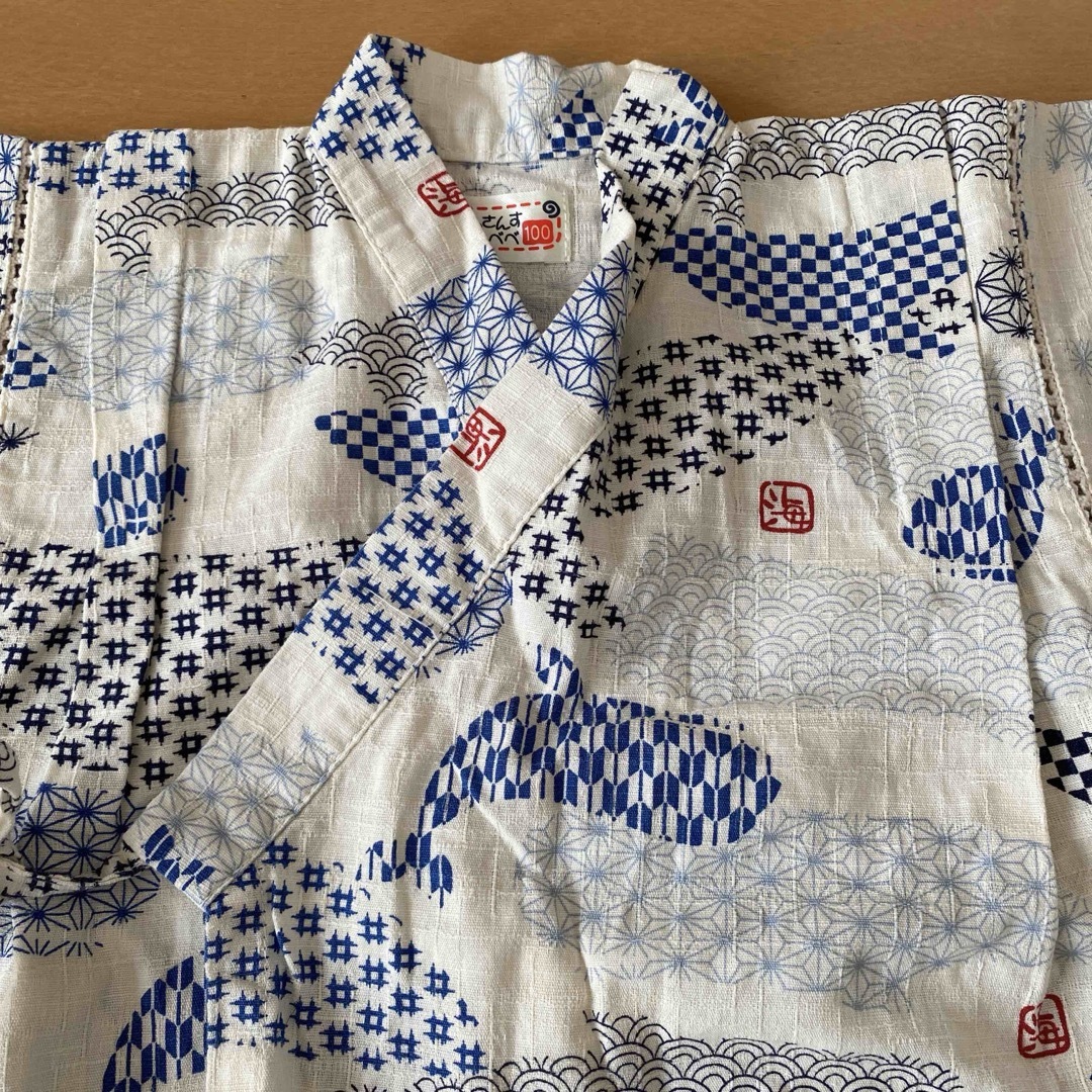 くろわっさんすべべ  100  甚平　セットアップ　くじら キッズ/ベビー/マタニティのキッズ服男の子用(90cm~)(甚平/浴衣)の商品写真