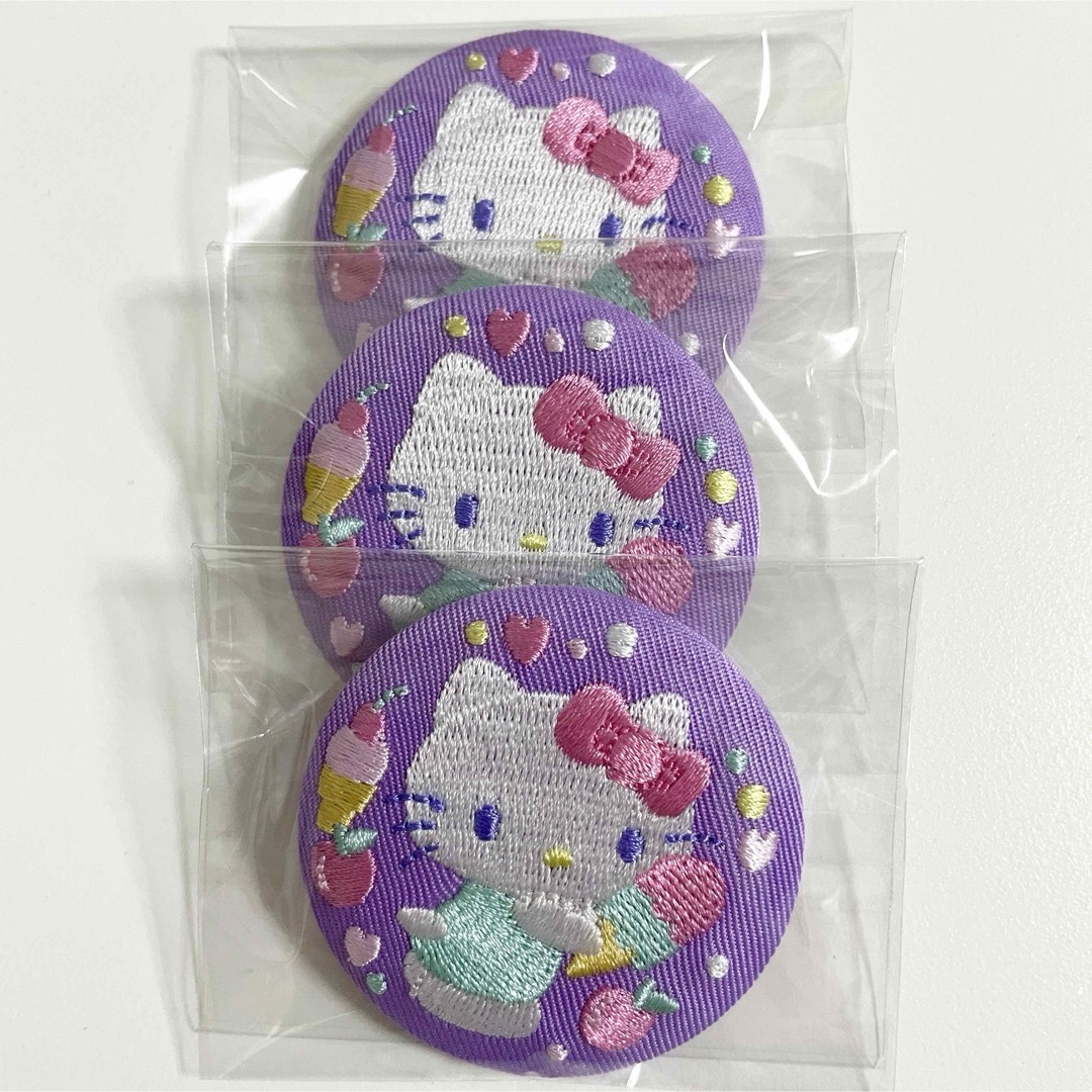 サンリオ(サンリオ)の＊未使用＊ サンリオ SANRIO ハローキティ 刺繍缶バッジ エンタメ/ホビーのアニメグッズ(バッジ/ピンバッジ)の商品写真