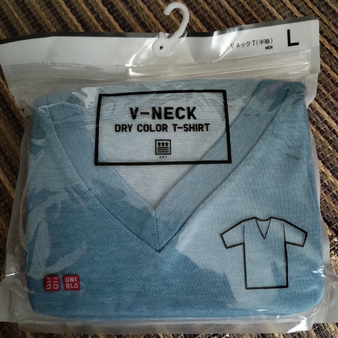 513 ユニクロ　ドライカラーＴシャツ　ブルー　Vネック　Ｌサイズ未使用品 メンズのトップス(Tシャツ/カットソー(半袖/袖なし))の商品写真