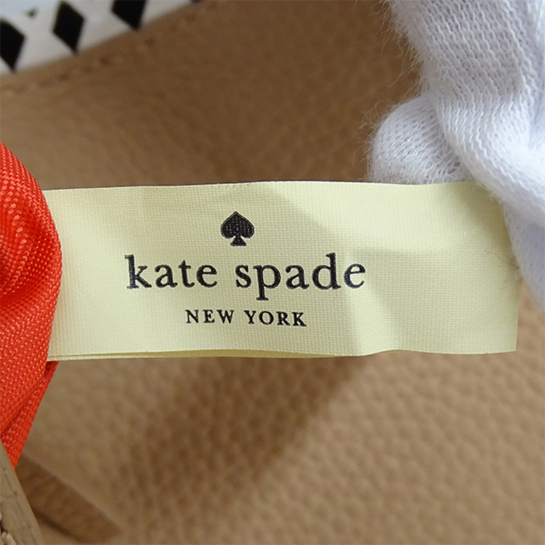 kate spade new york(ケイトスペードニューヨーク)のケイト・スペード ニューヨーク Kate Spade バッグ レディース ブランド ショルダーバッグ レザー ベージュ 肩がけ おしゃれ タッセル スタッズ ゴールド金具 かわいい 【中古】 レディースのバッグ(ショルダーバッグ)の商品写真