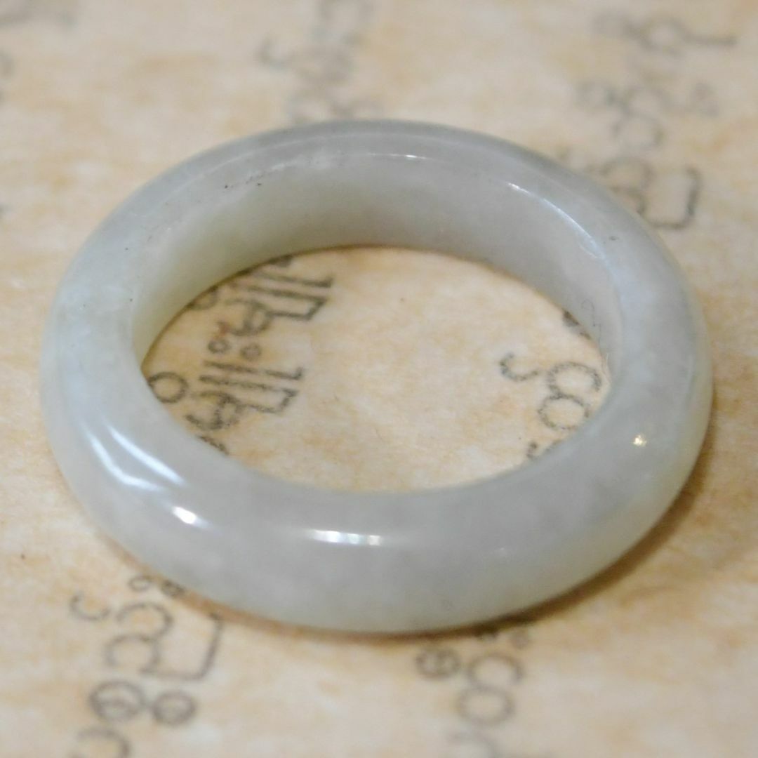 J1357　ヒスイ　翡翠　リング　指輪　13.5号　ミャンマー　ジェイド　送料込 レディースのアクセサリー(リング(指輪))の商品写真