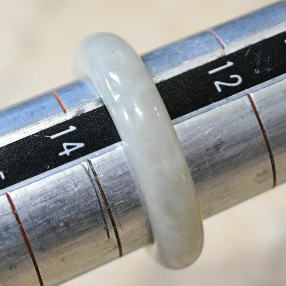 J1357　ヒスイ　翡翠　リング　指輪　13.5号　ミャンマー　ジェイド　送料込 レディースのアクセサリー(リング(指輪))の商品写真
