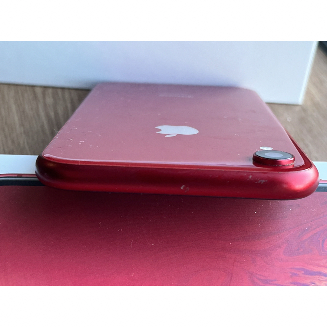 Apple(アップル)のiPhone XR レッド 64 GB docomo　美品 スマホ/家電/カメラのスマートフォン/携帯電話(スマートフォン本体)の商品写真