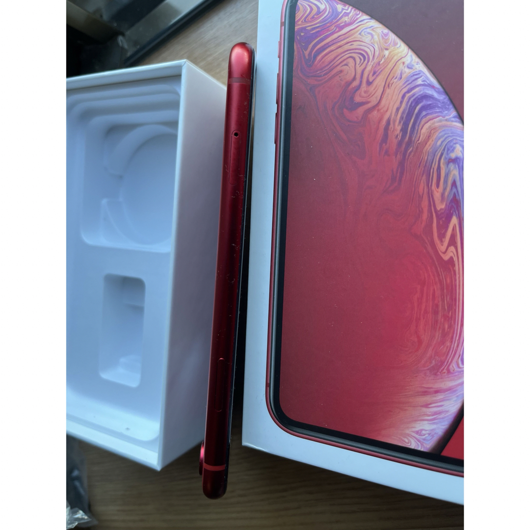 Apple(アップル)のiPhone XR レッド 64 GB docomo　美品 スマホ/家電/カメラのスマートフォン/携帯電話(スマートフォン本体)の商品写真