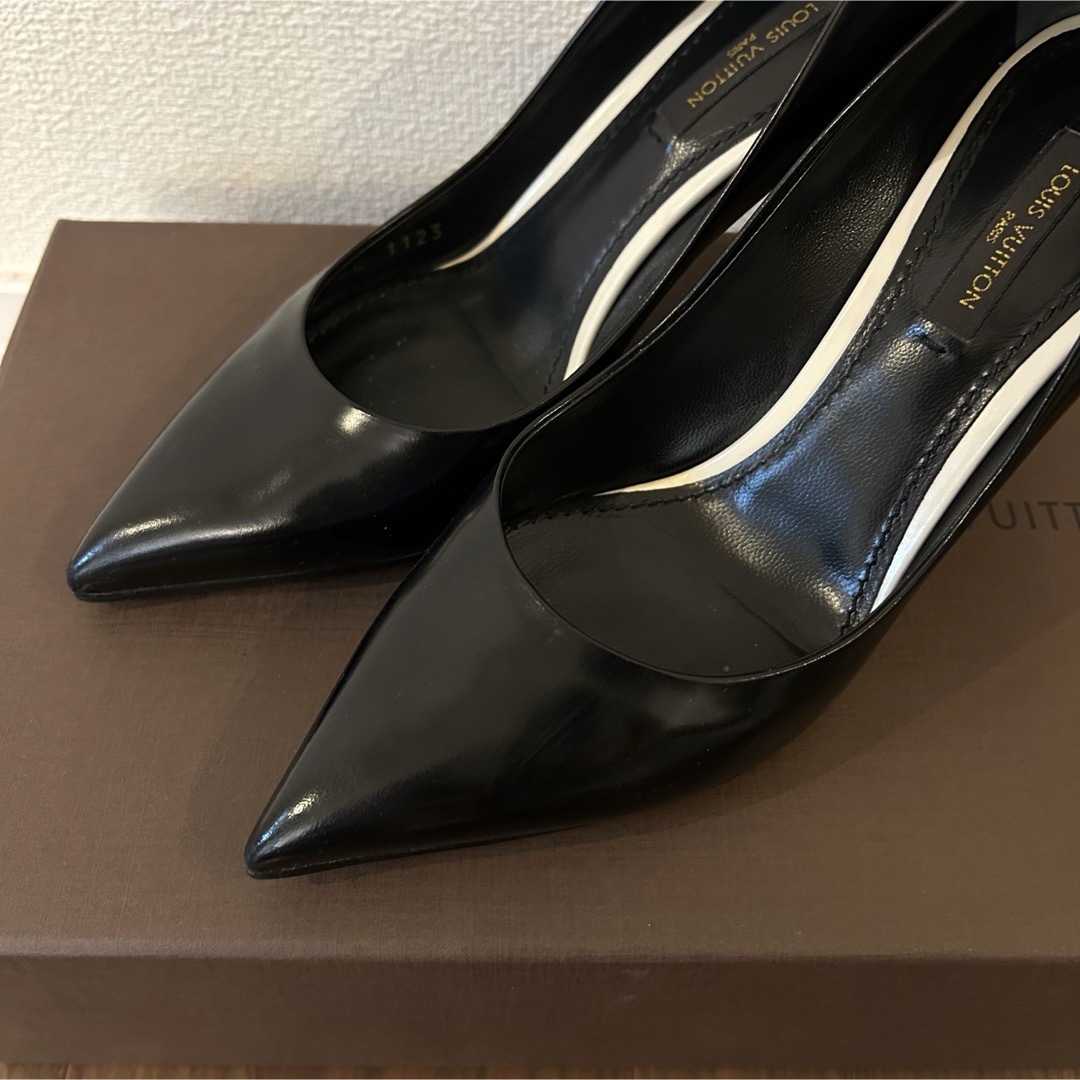 LOUIS VUITTON(ルイヴィトン)の美品 ルイ・ヴィトン LOUIS VUITTON パンプス ブラック 35.5 レディースの靴/シューズ(ハイヒール/パンプス)の商品写真