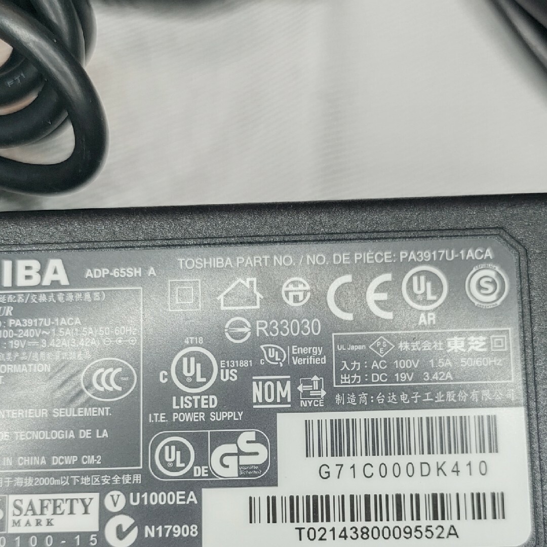 東芝(トウシバ)のTOSHIBA  ACアダプター output19v スマホ/家電/カメラのスマホ/家電/カメラ その他(その他)の商品写真