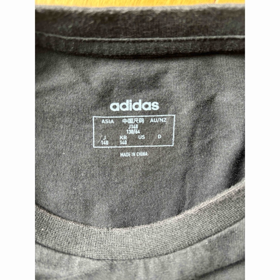 adidas(アディダス)のadidasＴシャツ　130〜140 キッズ/ベビー/マタニティのキッズ服男の子用(90cm~)(Tシャツ/カットソー)の商品写真