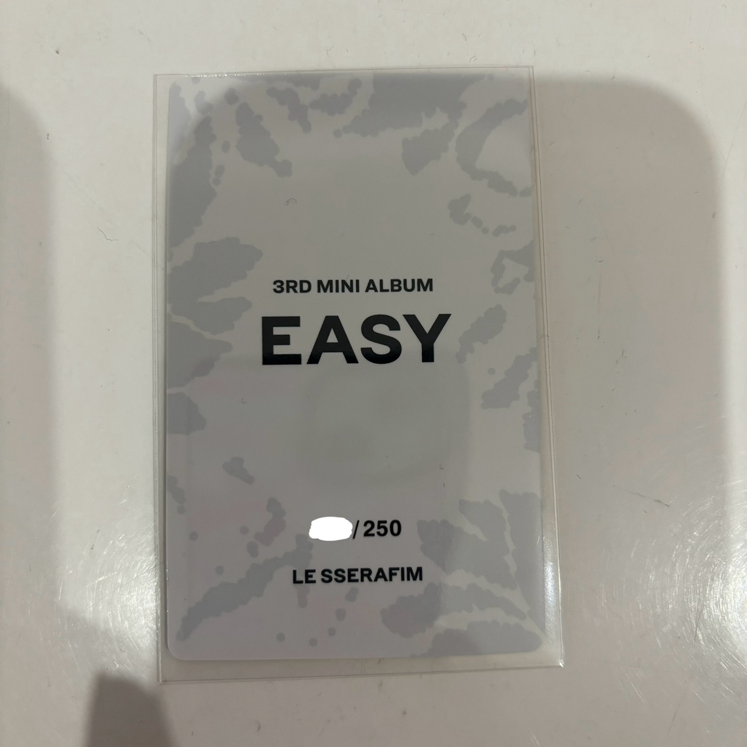 LE SSERAFIM(ルセラフィム)のLE SSERAFIM EASY 来日記念 スペシャルレアカード サクラ エンタメ/ホビーのCD(K-POP/アジア)の商品写真