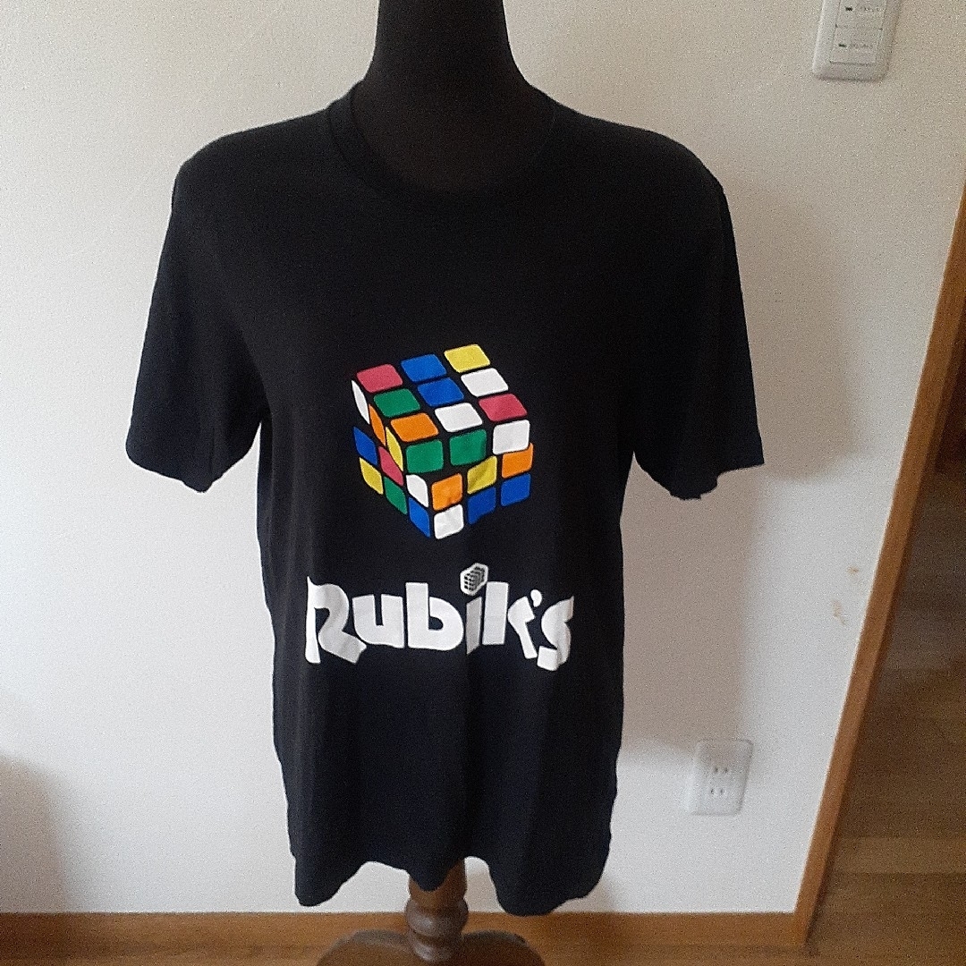 UNIQLO(ユニクロ)のユニクロ  Rubik's Tシャツ 黒 L メンズのトップス(Tシャツ/カットソー(半袖/袖なし))の商品写真