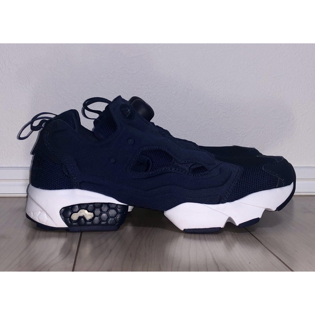 Reebok(リーボック)の24cm 良品 REEBOK INSTA PUMP FURY OG 紺 ネイビー レディースの靴/シューズ(スニーカー)の商品写真