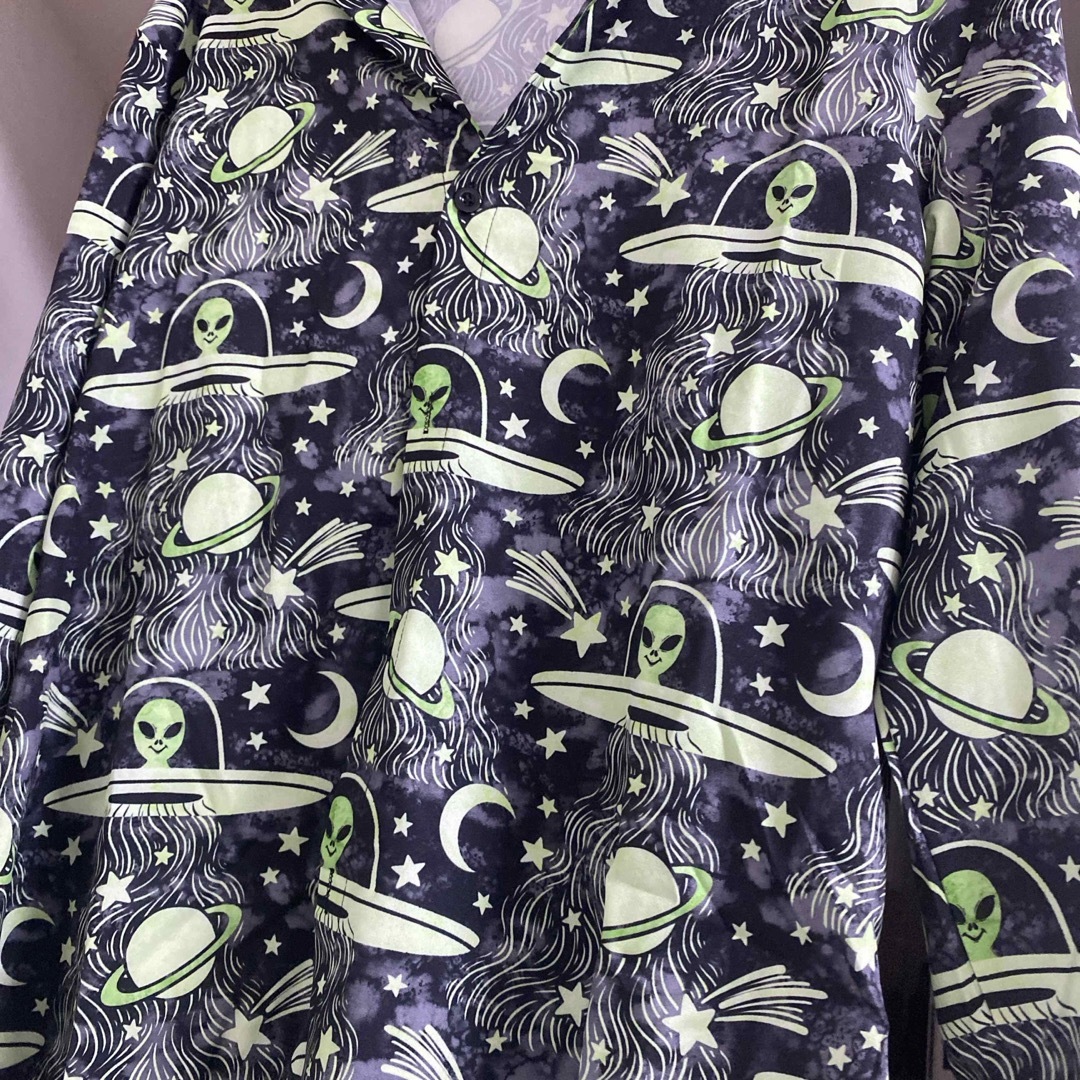 UFO 蛍光色　宇宙人　シャツ メンズのトップス(シャツ)の商品写真