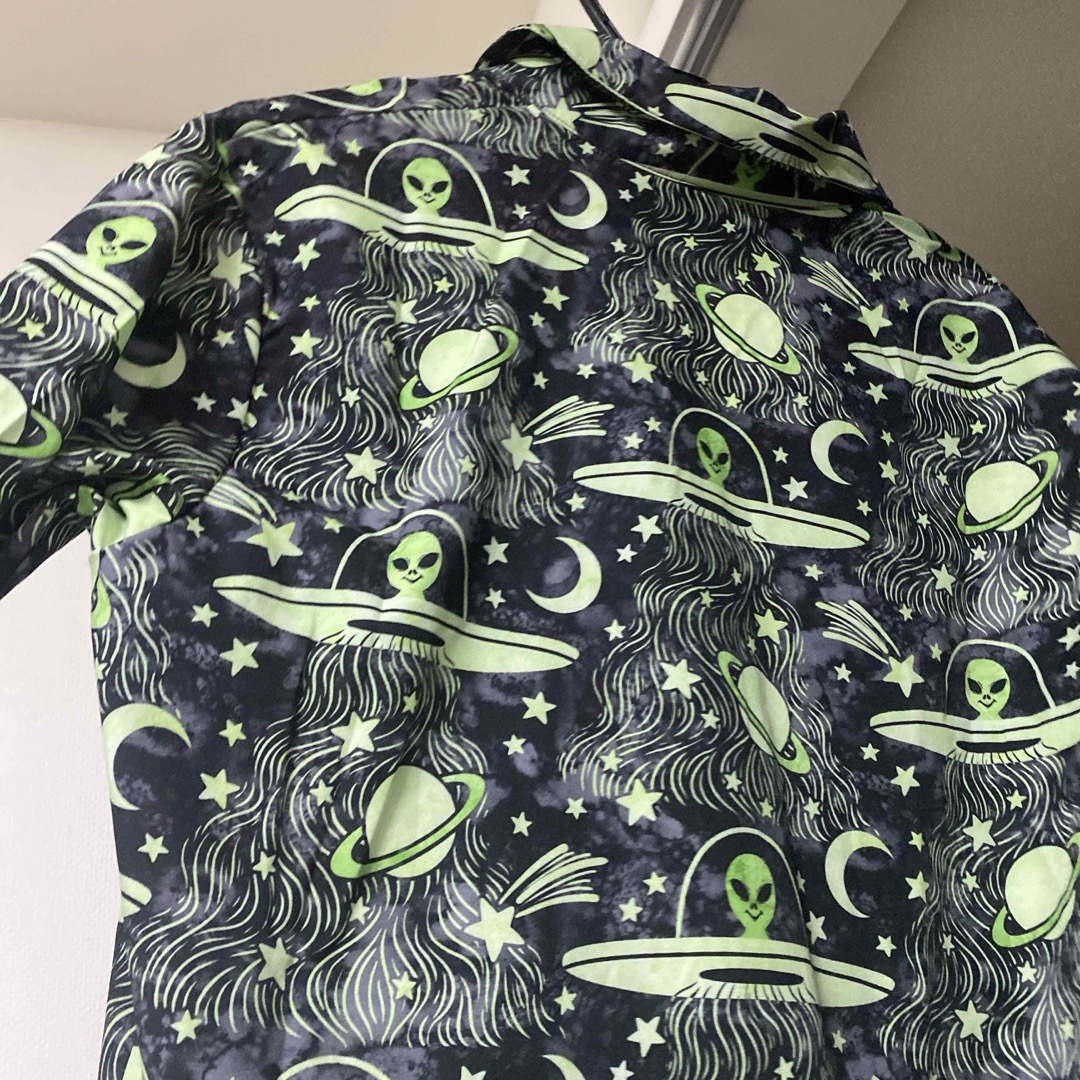 UFO 蛍光色　宇宙人　シャツ メンズのトップス(シャツ)の商品写真