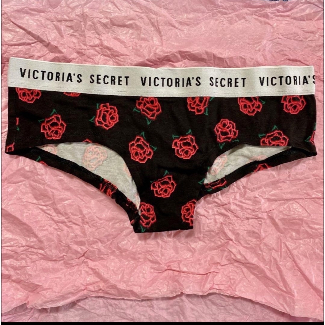 Victoria's Secret(ヴィクトリアズシークレット)の新品タグ付き‼️ヴィクトリアシークレット　ショーツ　アンダーウェア　下着　薔薇 レディースの下着/アンダーウェア(ショーツ)の商品写真