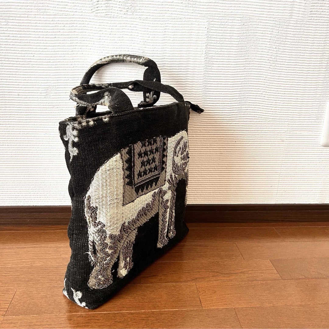 大きめトートバッグ　象　ゾウ　ビーズ刺繍　エレファント　ビーズ　エスニック レディースのバッグ(トートバッグ)の商品写真