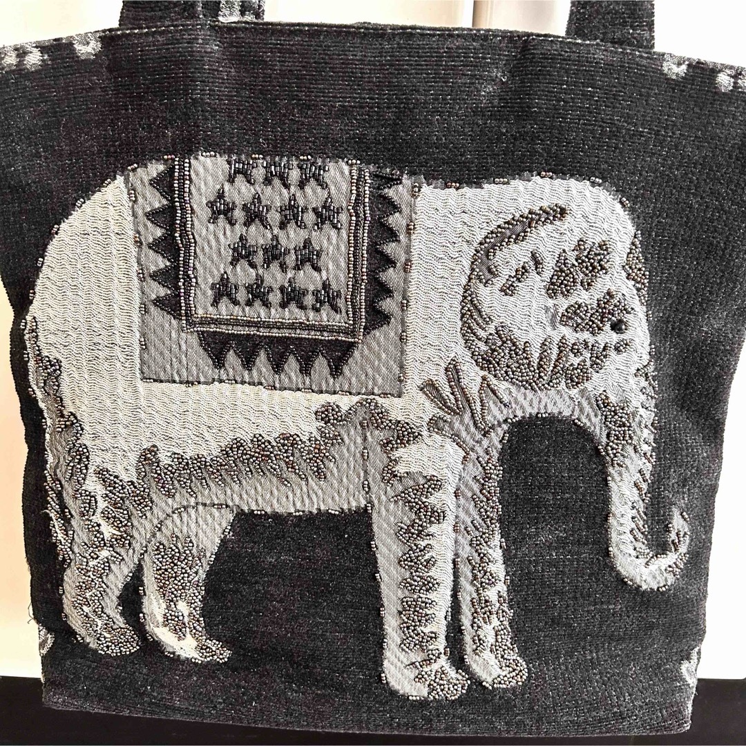 大きめトートバッグ　象　ゾウ　ビーズ刺繍　エレファント　ビーズ　エスニック レディースのバッグ(トートバッグ)の商品写真