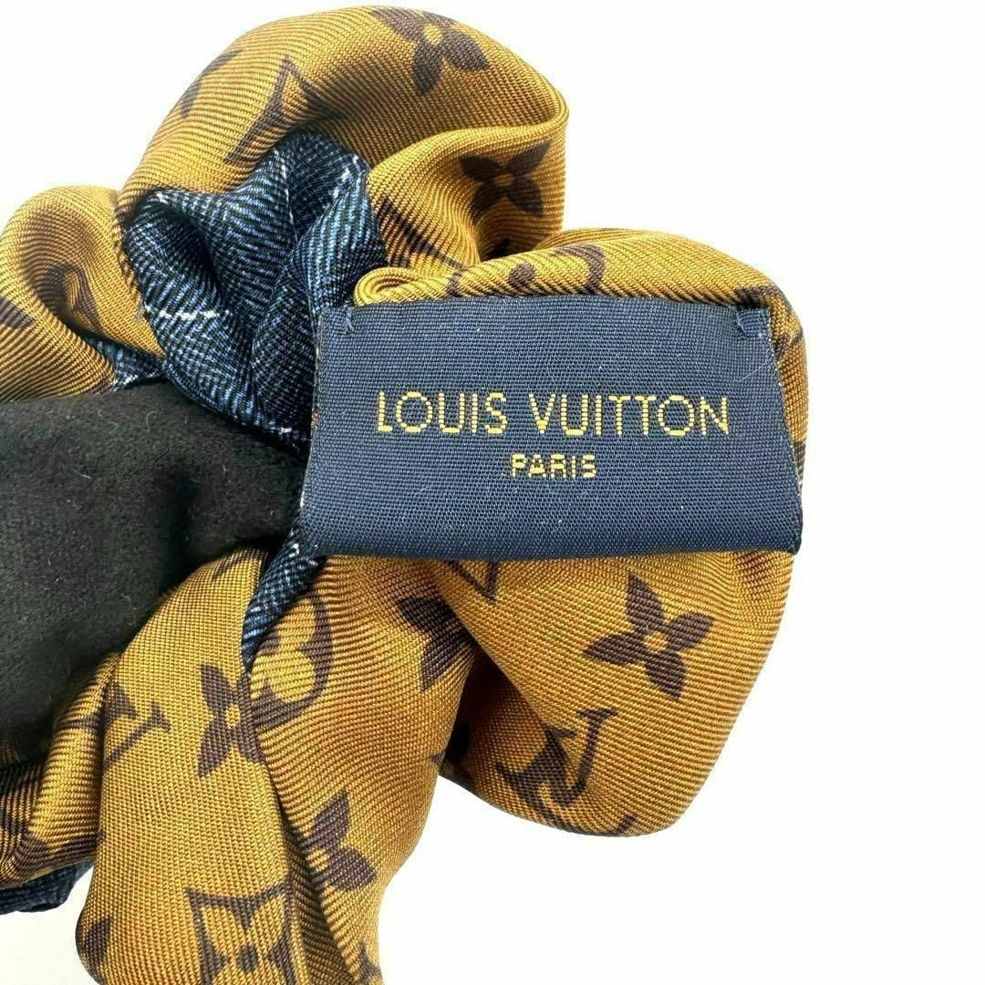 LOUIS VUITTON(ルイヴィトン)のLouis Vuitton ルイヴィトン シュシュ　デニム生地　モノグラム柄 レディースのヘアアクセサリー(ヘアゴム/シュシュ)の商品写真