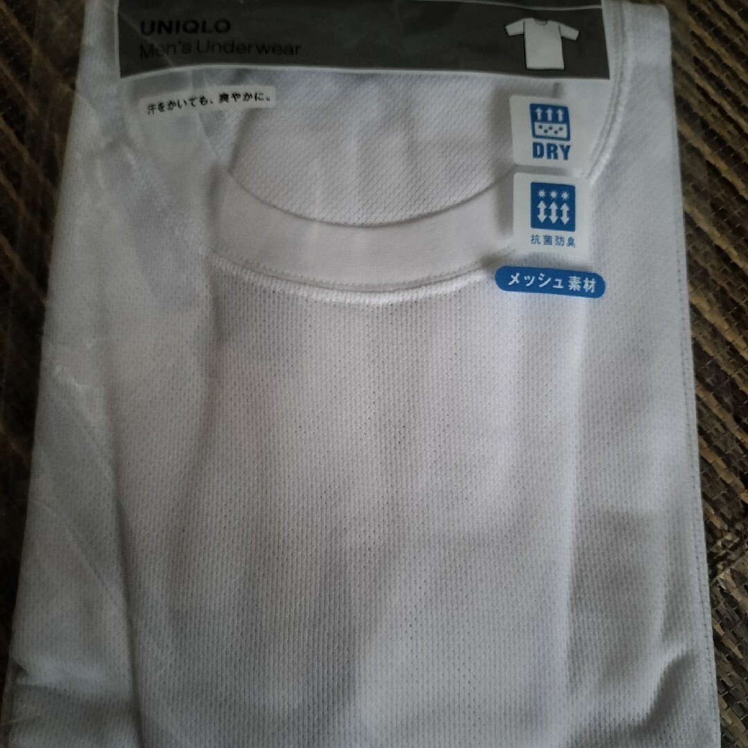 UNIQLO(ユニクロ)の513ユニクロ　ドライデオドラントメッシュVネックＴシャツＬサイズ   未使用品 メンズのトップス(Tシャツ/カットソー(半袖/袖なし))の商品写真