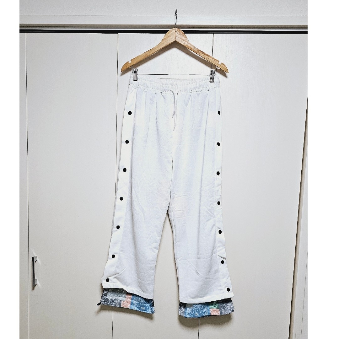 新品 askisr 裾ペイズリー柄 白スウェット ワイドパンツ XL ダボパン メンズのパンツ(その他)の商品写真