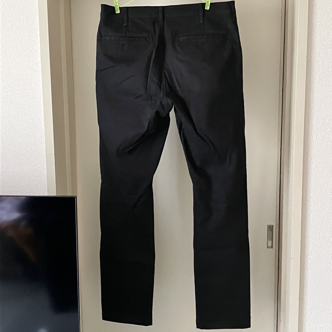 UNIQLO(ユニクロ)のUNIQLO ユニクロ　チノパン　パンツ　ズボン　黒 メンズのパンツ(チノパン)の商品写真