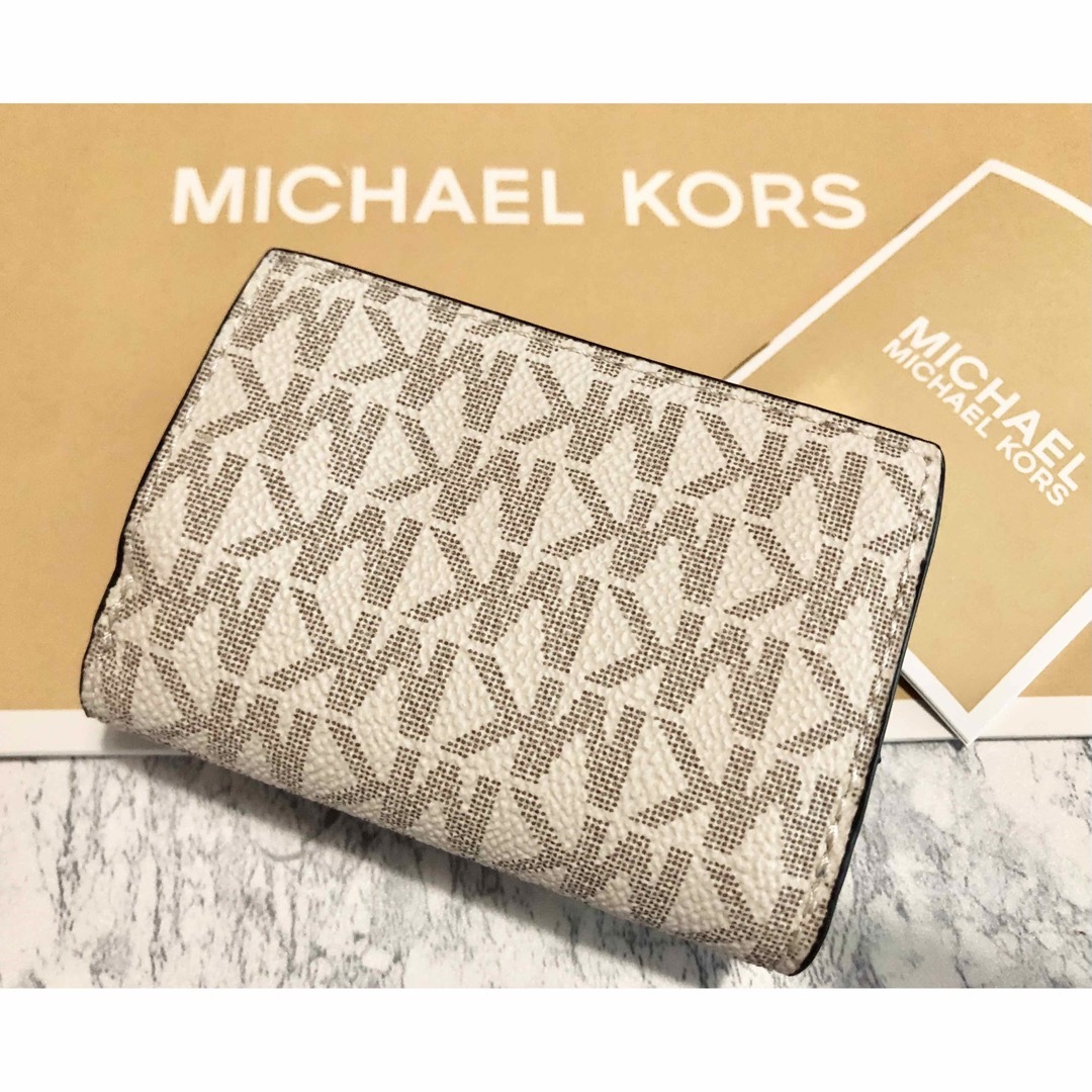 Michael Kors(マイケルコース)のMICHAEL KORS マイケルコース 折り財布  ペールブルーマルチ　新品 レディースのファッション小物(財布)の商品写真