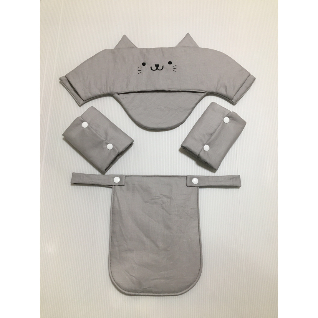 キューズベリーZERO対応よだれカバー　首回りカバー猫ちゃん　胸元カバー ハンドメイドのキッズ/ベビー(外出用品)の商品写真