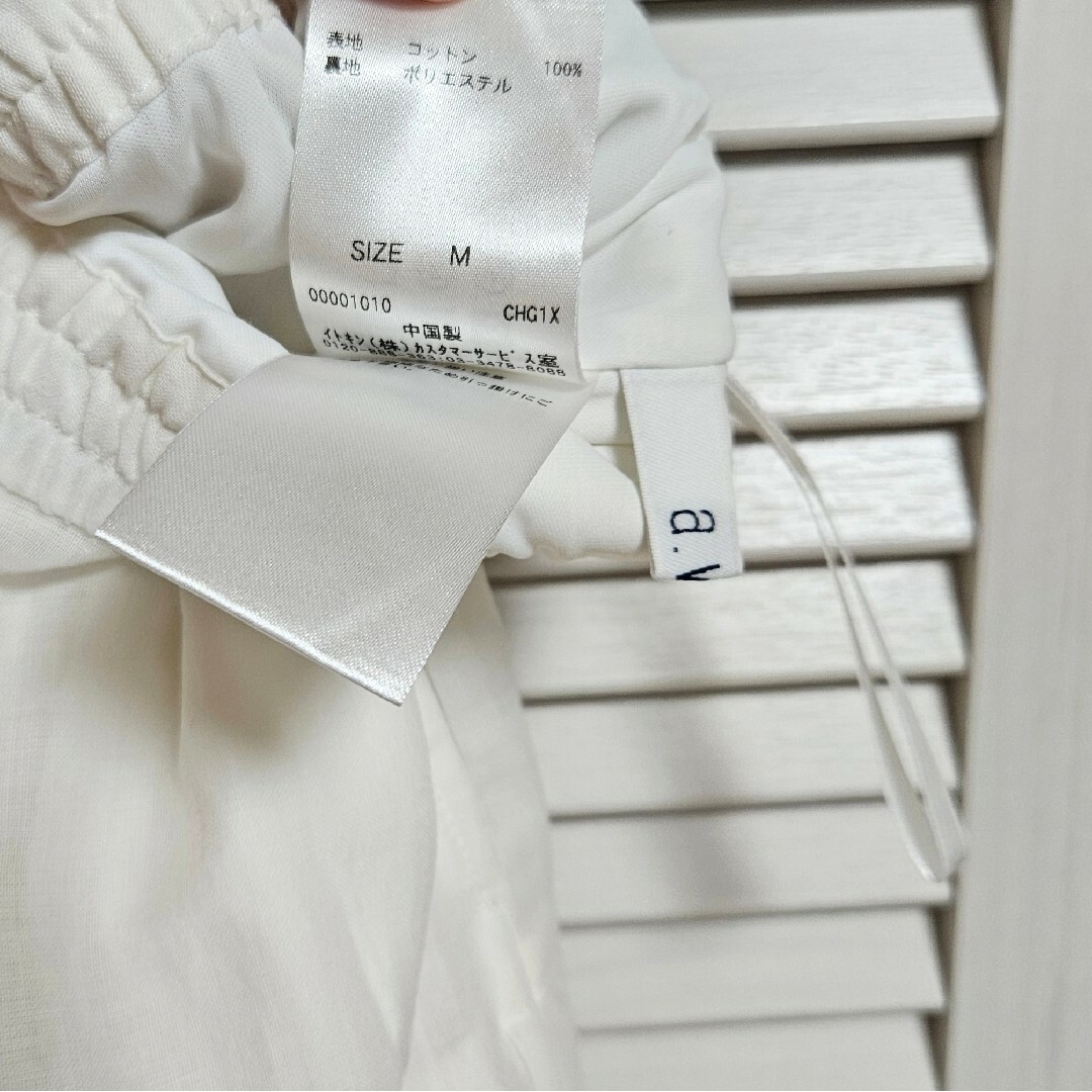 a.v.v(アーヴェヴェ)の試着のみ美品♡a.v.vのコットンティアードスカート ホワイト Mサイズ レディースのスカート(ロングスカート)の商品写真