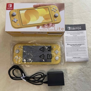 ニンテンドースイッチ(Nintendo Switch)のSwitch 黄色　カバー付(携帯用ゲーム機本体)