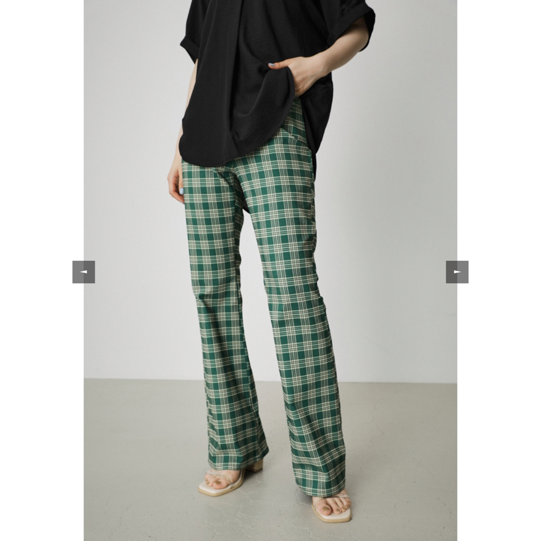 AZUL by moussy(アズールバイマウジー)のCHECK FLARE PANTS/チェックフレアパンツ レディースのパンツ(カジュアルパンツ)の商品写真