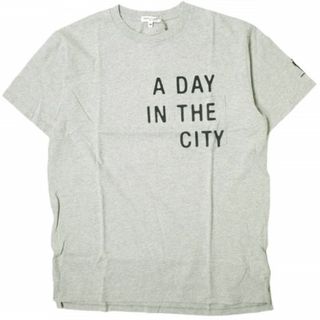 エンジニアードガーメンツ(Engineered Garments)のEngineered Garments エンジニアードガーメンツ アメリカ製 Printed Cross Crew Neck T-shirt - A Day クロスオーバークルーネックポケットTシャツ M GREY 半袖 トップス【新古品】【中古】【Engineered Garments】(Tシャツ/カットソー(半袖/袖なし))