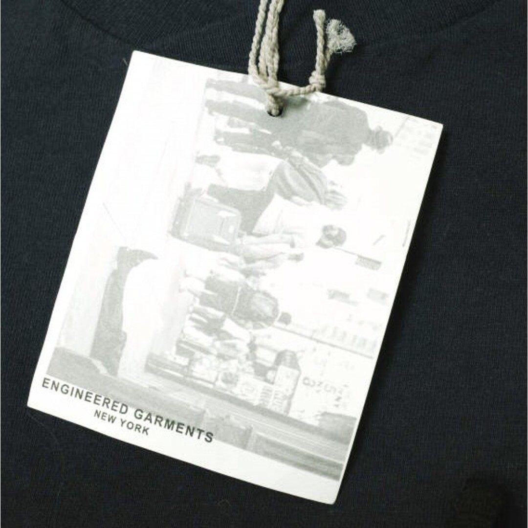 Engineered Garments(エンジニアードガーメンツ)のEngineered Garments エンジニアードガーメンツ アメリカ製 Printed Cross Crew Neck T-shirt - LOGO EMB クロスオーバークルーネックポケットTシャツ M NAVY 半袖 トップス【新古品】【中古】【Engineered Garments】 メンズのトップス(Tシャツ/カットソー(半袖/袖なし))の商品写真