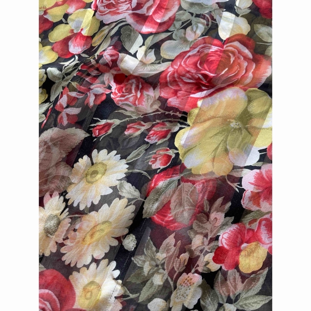 レディース　シルクスカーフ　シフォン　絹　花柄 レディースのファッション小物(バンダナ/スカーフ)の商品写真