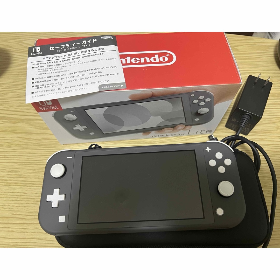 Nintendo Switch(ニンテンドースイッチ)の美品　Nintendo Switch Liteグレー エンタメ/ホビーのゲームソフト/ゲーム機本体(家庭用ゲーム機本体)の商品写真