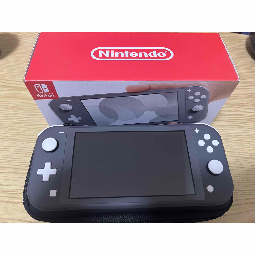 Nintendo Switch(ニンテンドースイッチ)の美品　Nintendo Switch Liteグレー エンタメ/ホビーのゲームソフト/ゲーム機本体(家庭用ゲーム機本体)の商品写真