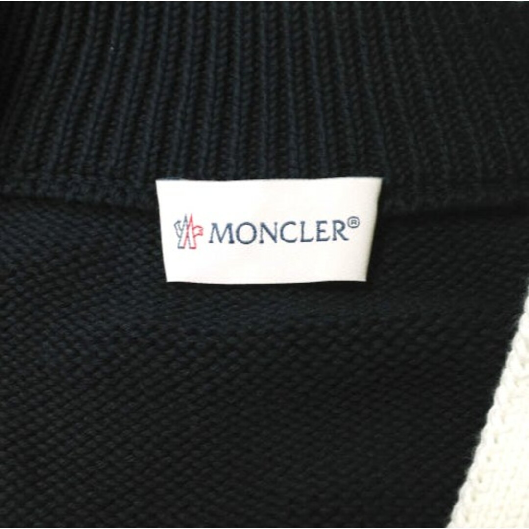 MONCLER(モンクレール)のMONCLER モンクレール 24SS CARDIGAN TRICOT ミドルゲージ モノグラムパッチカーディガン I20919B00003 M1509 L NAVY ライン ニット トップス【新古品】【中古】【MONCLER】 メンズのトップス(カーディガン)の商品写真