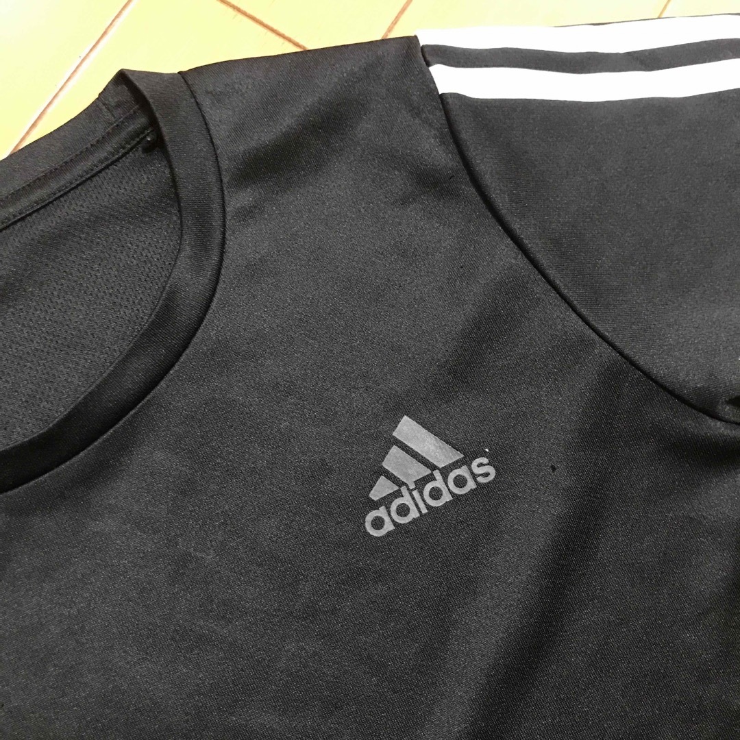 adidas(アディダス)のアディダス黒T キッズ/ベビー/マタニティのキッズ服男の子用(90cm~)(Tシャツ/カットソー)の商品写真