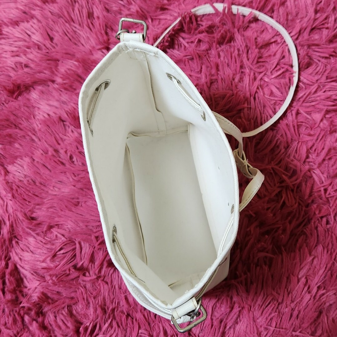 ③レ6/30白色ショルダーバッグ レディースのファッション小物(キーホルダー)の商品写真