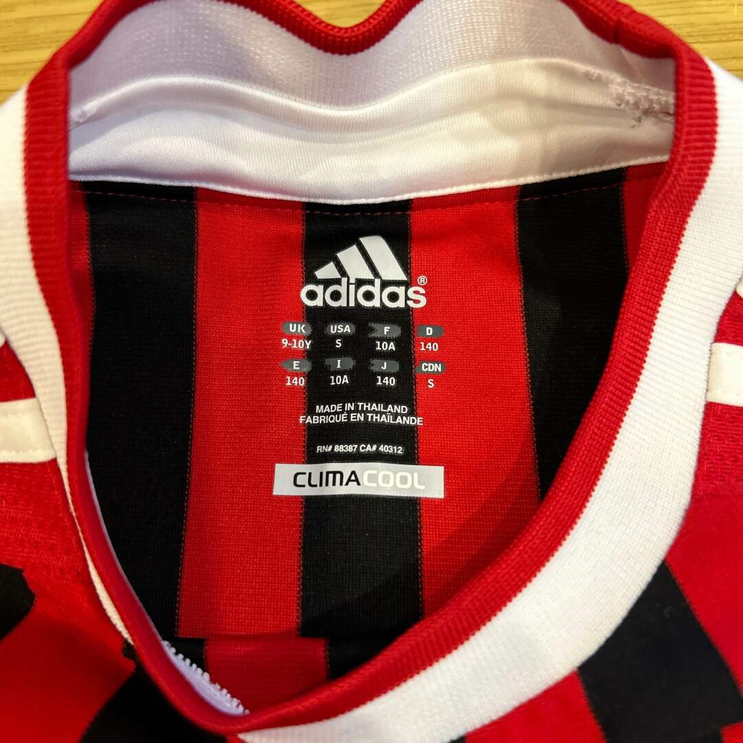 adidas(アディダス)のkids サッカーユニフォーム　140㎝ キッズ/ベビー/マタニティのキッズ服男の子用(90cm~)(Tシャツ/カットソー)の商品写真