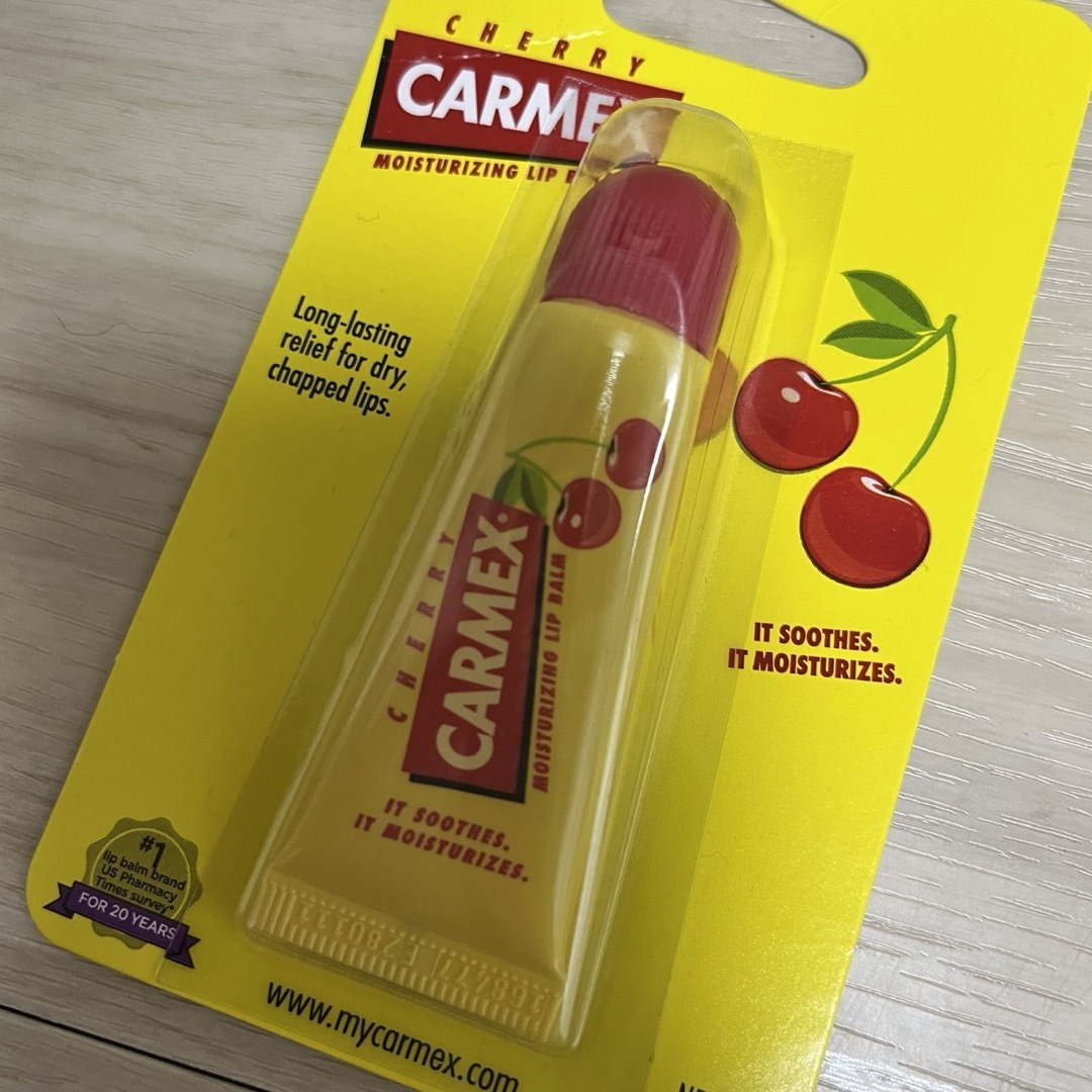 k✸様専用CARMEX チェリーフレーバーリップ2個 コスメ/美容のスキンケア/基礎化粧品(リップケア/リップクリーム)の商品写真