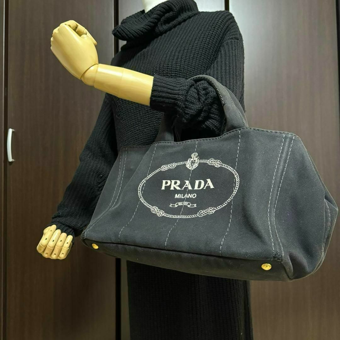 PRADA(プラダ)のPRADA プラダ カナパ L トートバッグ キャンバス 三角ロゴ ブラック レディースのバッグ(ハンドバッグ)の商品写真