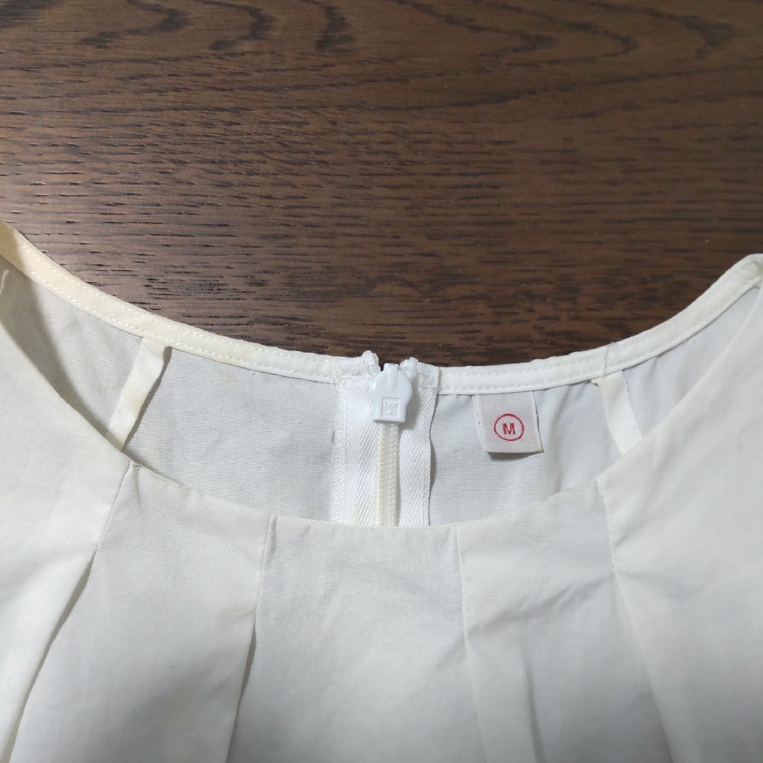 UNIQLO(ユニクロ)のユニクロ　レディース　ブラウス　シャツ　M　白　ホワイト　ノースリーブ レディースのトップス(シャツ/ブラウス(半袖/袖なし))の商品写真