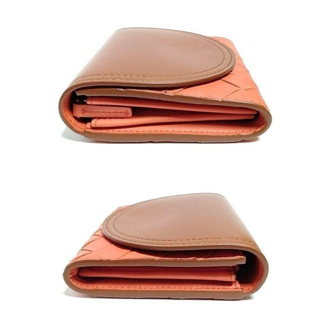 Bottega Veneta(ボッテガヴェネタ)のボッテガヴェネタ　イントレチャート フラップ式 レザー 　二つ折り財布　オレンジ レディースのファッション小物(財布)の商品写真
