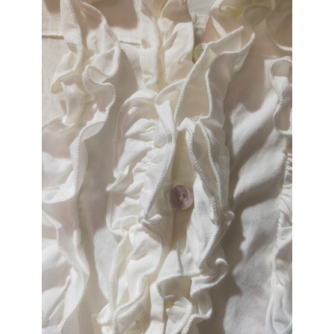 ホワイト　フリル レディースのトップス(シャツ/ブラウス(半袖/袖なし))の商品写真