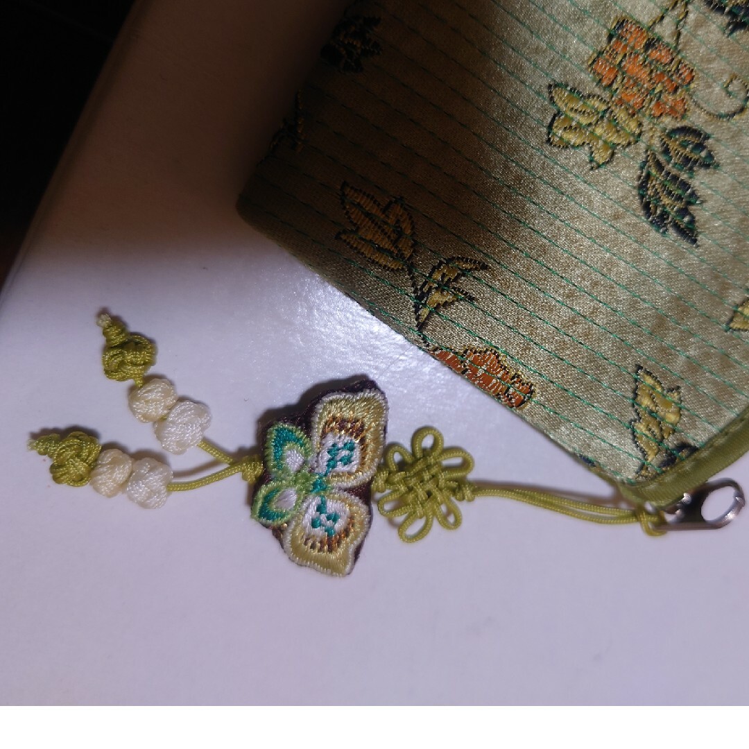 蝶モチーフポーチ レディースのファッション小物(ポーチ)の商品写真