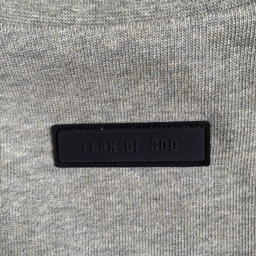 FEAR OF GOD(フィアオブゴッド)のfear of god essentials Football tee メンズのトップス(スウェット)の商品写真