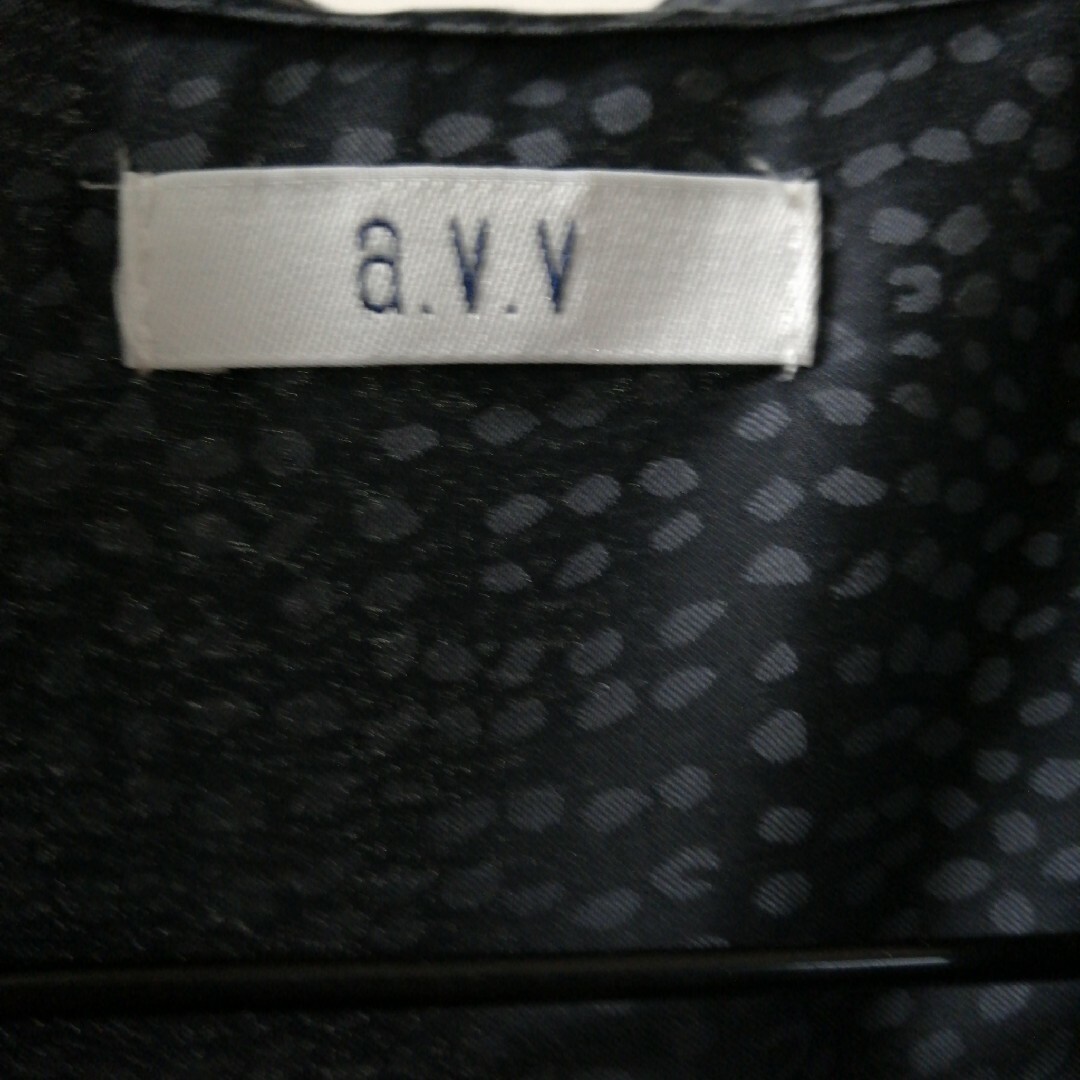 a.v.v(アーヴェヴェ)のa.v.v ボウタイリボンタイ　長袖ブラウス　38サイズ レディースのトップス(シャツ/ブラウス(長袖/七分))の商品写真