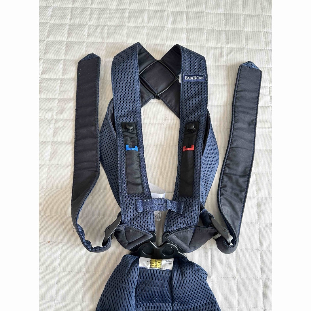 BABYBJORN(ベビービョルン)の抱っこ紐　ベビービョルンミニ  新生児　即日発送可 キッズ/ベビー/マタニティの外出/移動用品(抱っこひも/おんぶひも)の商品写真