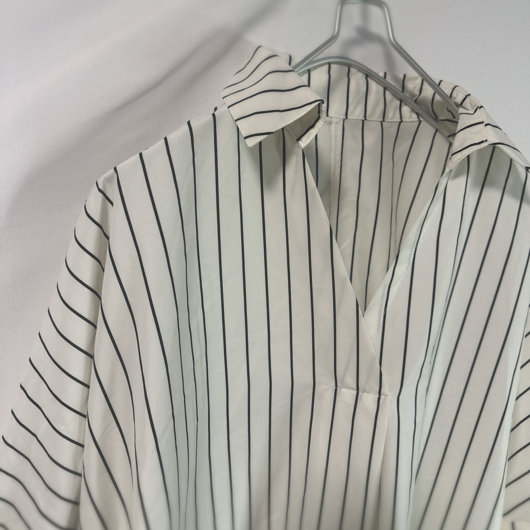 レディース スキッパーシャツ ブラウス ストライプ ドルマン 白 半袖 5d5 レディースのトップス(シャツ/ブラウス(半袖/袖なし))の商品写真