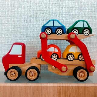 【箱あり】 カーキャリアトラック ブルーリボン 木のおもちゃ 車好きに